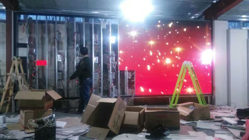 顺和酒店室内P4全彩显示屏成功点亮