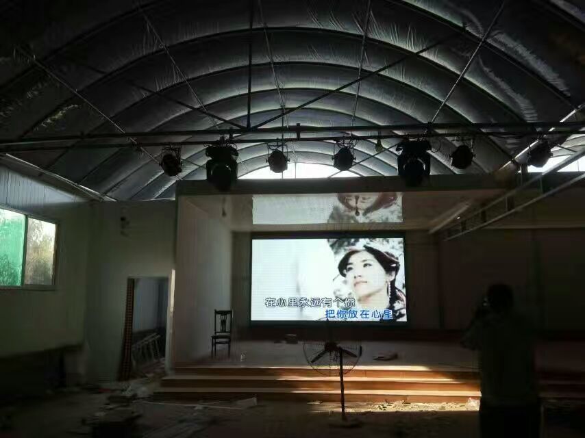 弥河镇新庄户大酒店舞台P4全彩点亮